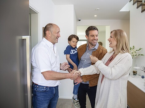 Fertighaus: Schlüsselübergabe